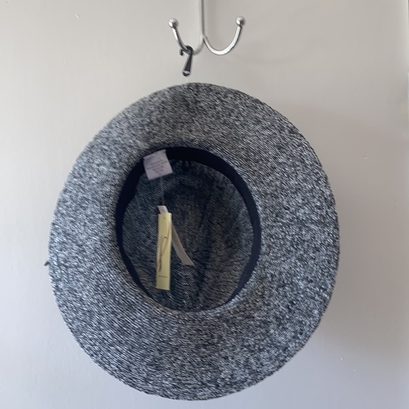 Hat - Picture 4 of 4